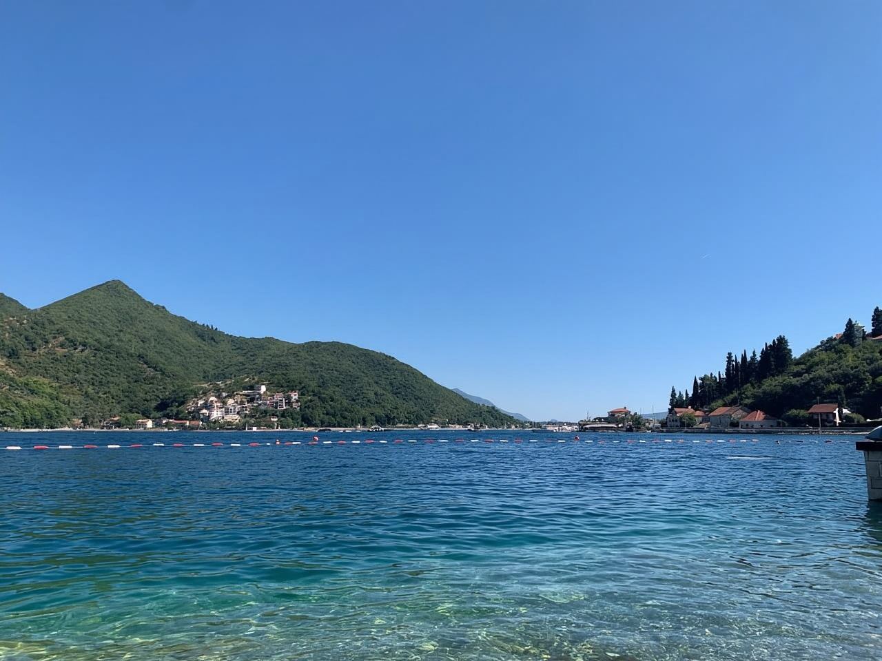 Kotor: gita panoramica in barca con chiesa, grotta azzurra e sosta in spiaggia