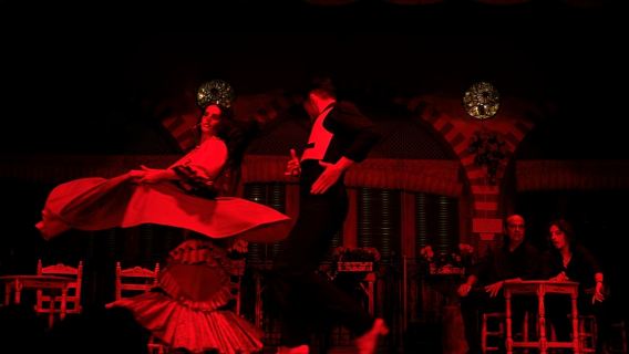 Granada: Albaicín- und Sacromonte-Sonnenuntergangstour und Flamenco-Show