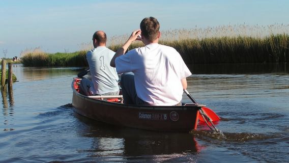 ทริปพายเรือแคนู 5 ชั่วโมงพร้อมไกด์ในพื้นที่ชุ่มน้ำอัมสเตอร์ดัม