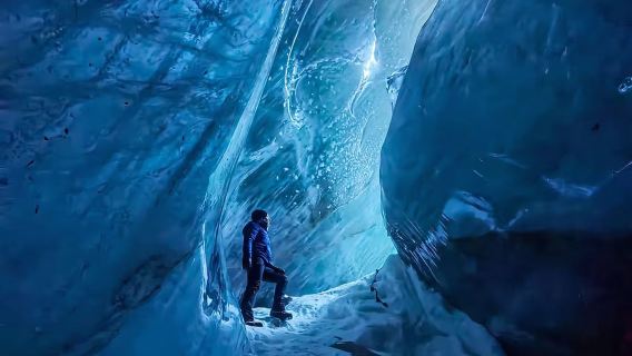 Excursión a pie por la cueva de hielo del glaciar Bogdanovich desde Almatý, Kazajistán