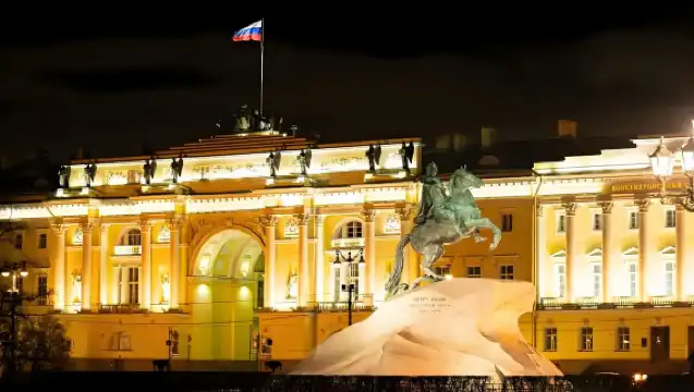 Россия|Москва и Санкт-Петербург: пешеходная экскурсия с местным гидом|двуязычный китайско-русский