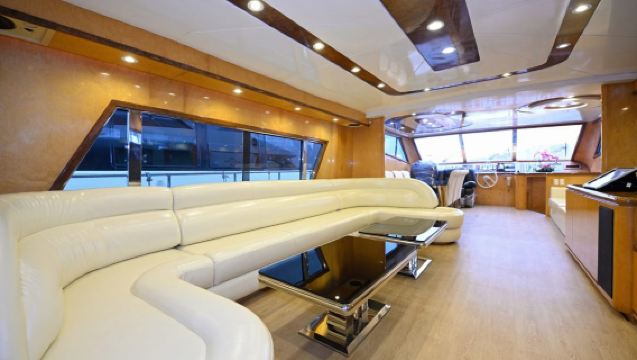 【香港遊艇包船出海】香港60呎西式豪華遊艇包船出海觀光娛樂或夜遊維港~暢享水上娛樂