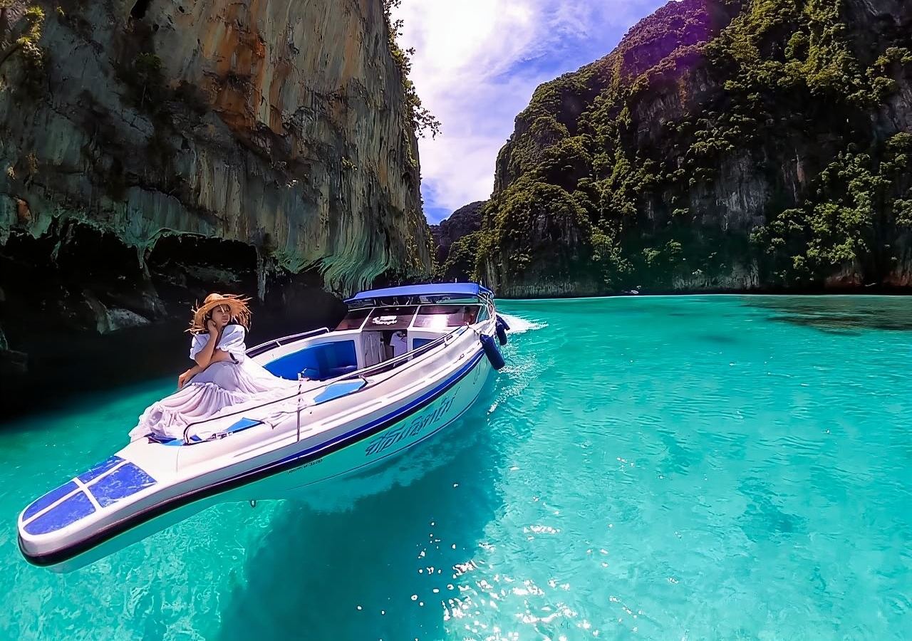 Krabi/Ao Nang: Speedboat Tour to Phi Phi Island + Bamboo Island + Sunset at Railay and Snorkel