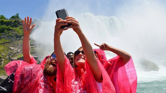 Niagara Falls & Niagara-on-the-Lake Tour from Toronto