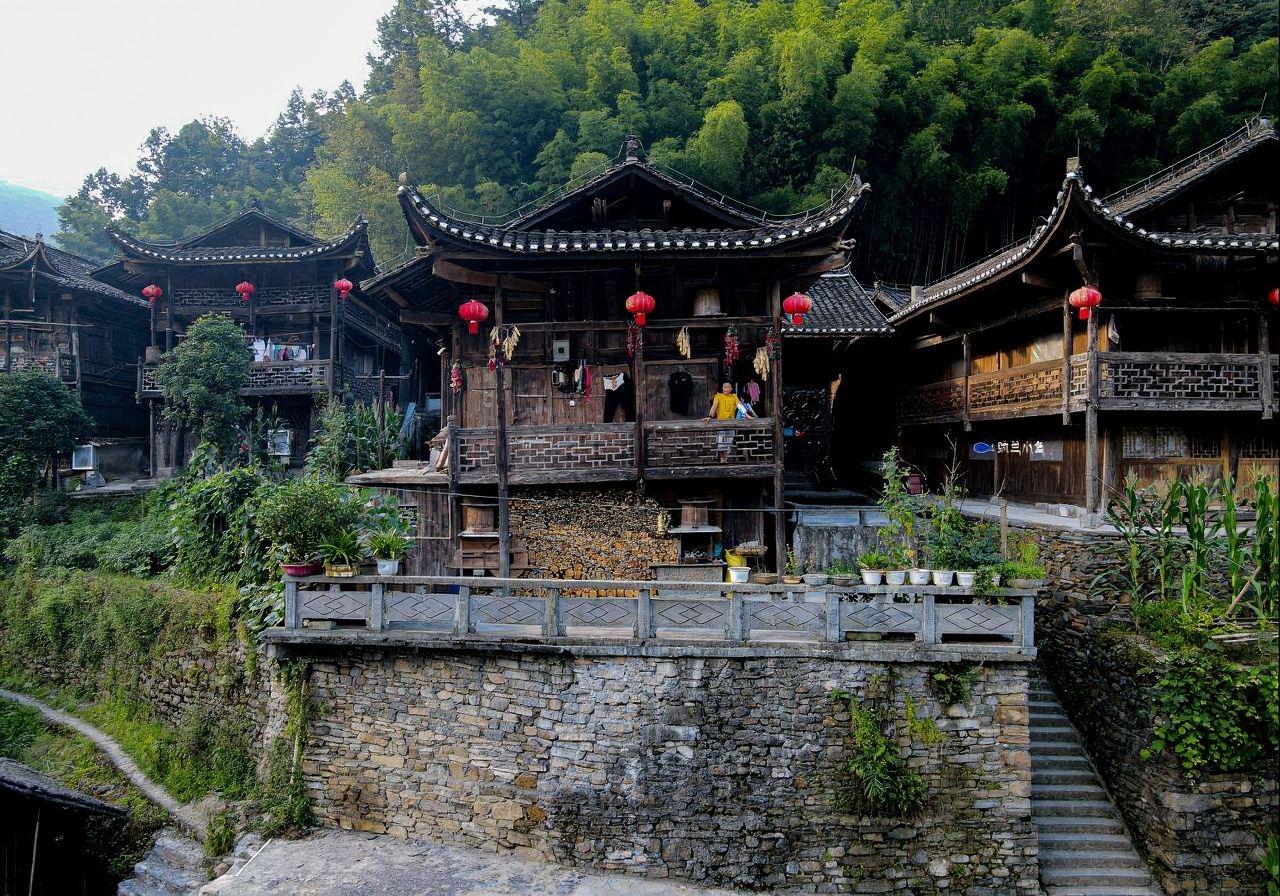 Zhangjiajie Private Guided 1-Day Tour: Shiyanping Tujia Folk Custom Park