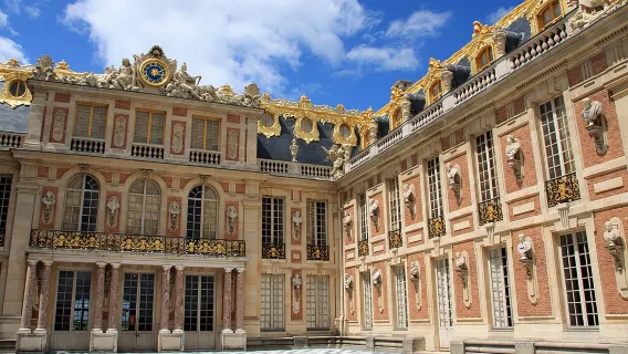 Versailles Palace & Gardens Tour with Transport from Paris