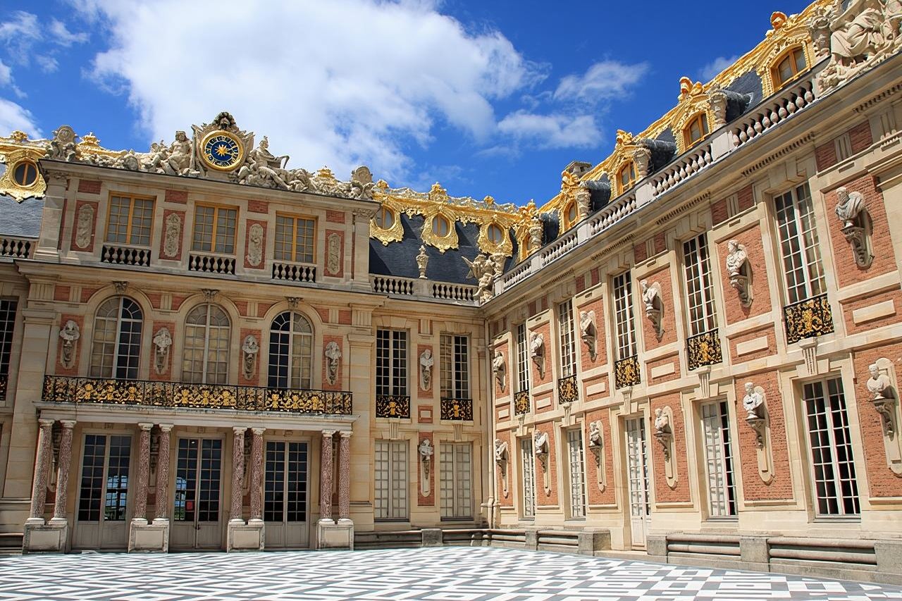 Versailles Palace & Gardens Tour with Transport from Paris