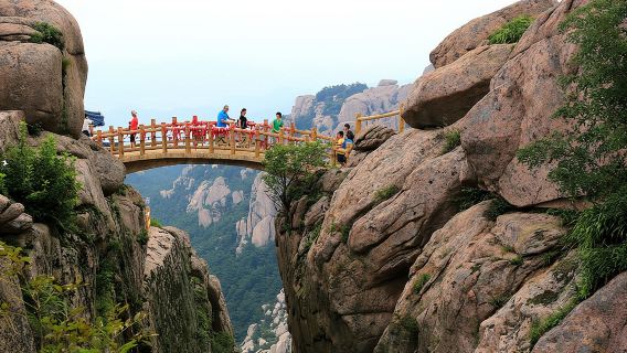 Tur Pribadi Sehari Lengkap: Sorotan Qingdao dengan Makan Siang