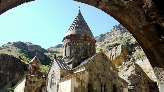 Symphony of Stones, Garni, Geghard, photo stop at Charents arch