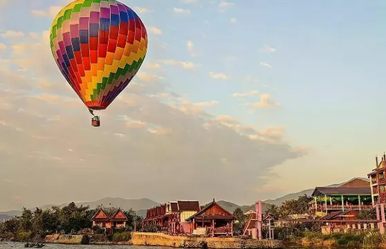 萬榮乘熱氣球30分鐘熱氣球機票+萬榮市內接送小童