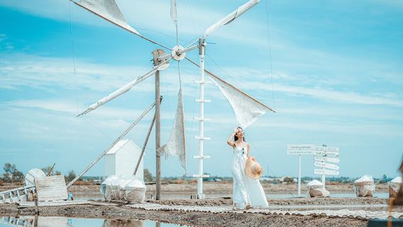 เชียนซุน· ทัวร์วันเดียว/ทัวร์หลายวัน ตลาดน้ำดำเนินสะดวก + รถไฟแม่กลอง + ร้านกาแฟ Salt Field