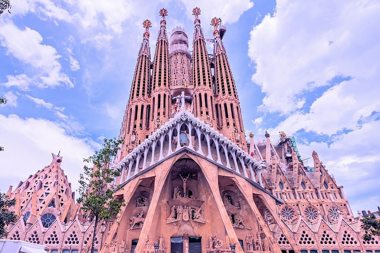 Barcelona: Sagrada Familia Skip-the-Line Guided Tour and Tickets