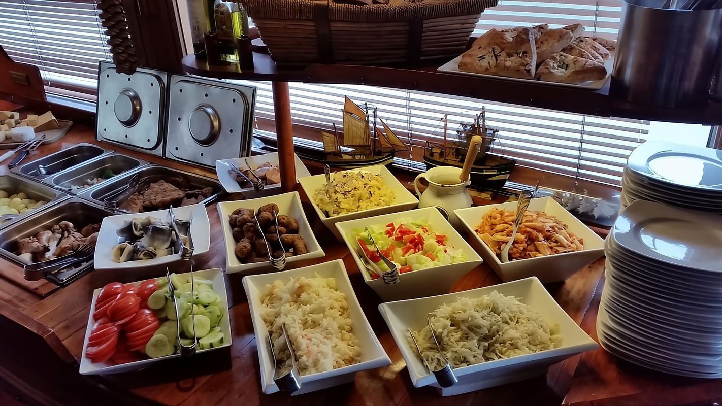 Prague: Dinner Cruise