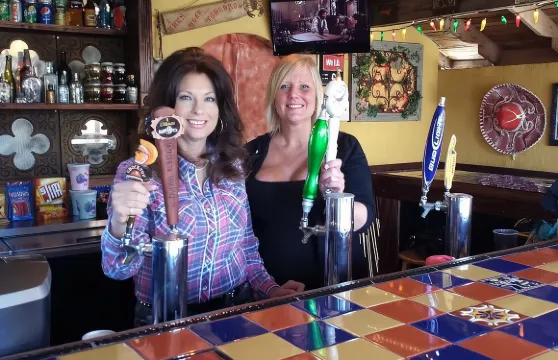 槍戰表演老墓碑