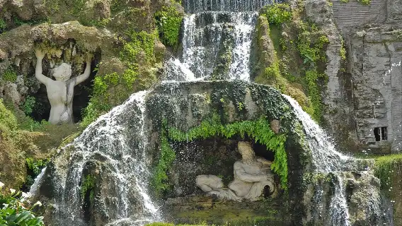 Tivoli from Rome: Hadrian's Villa and Villa d'Este, Private Tour