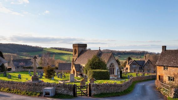 バイバリー、ボートン・オン・ザ・ウォーター、アーリントン・テラス、スノー・ヒル日帰りツアー【貸切チャーター車】