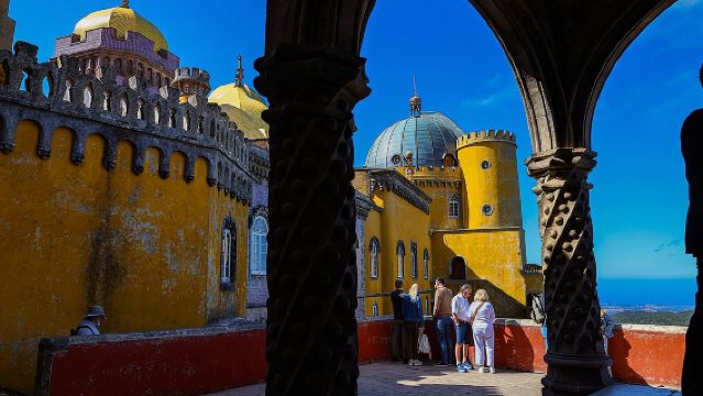 Desde Lisboa: Excursión en grupo reducido a Sintra, el Palacio da Pena y cata de vinos