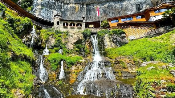 Từ Basel: Tour Thun, Hang động Beatus, Du thuyền trên hồ & Phô mai