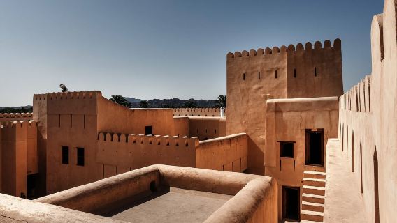 Full-Day Tour in Oman: Enchanting Forts of Nizwa and Jabreen