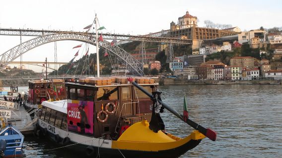 ทัวร์เดินชมเมืองปอร์โตแบบเต็มวัน: รับประทานอาหารกลางวัน ล่องเรือ และชิมไวน์