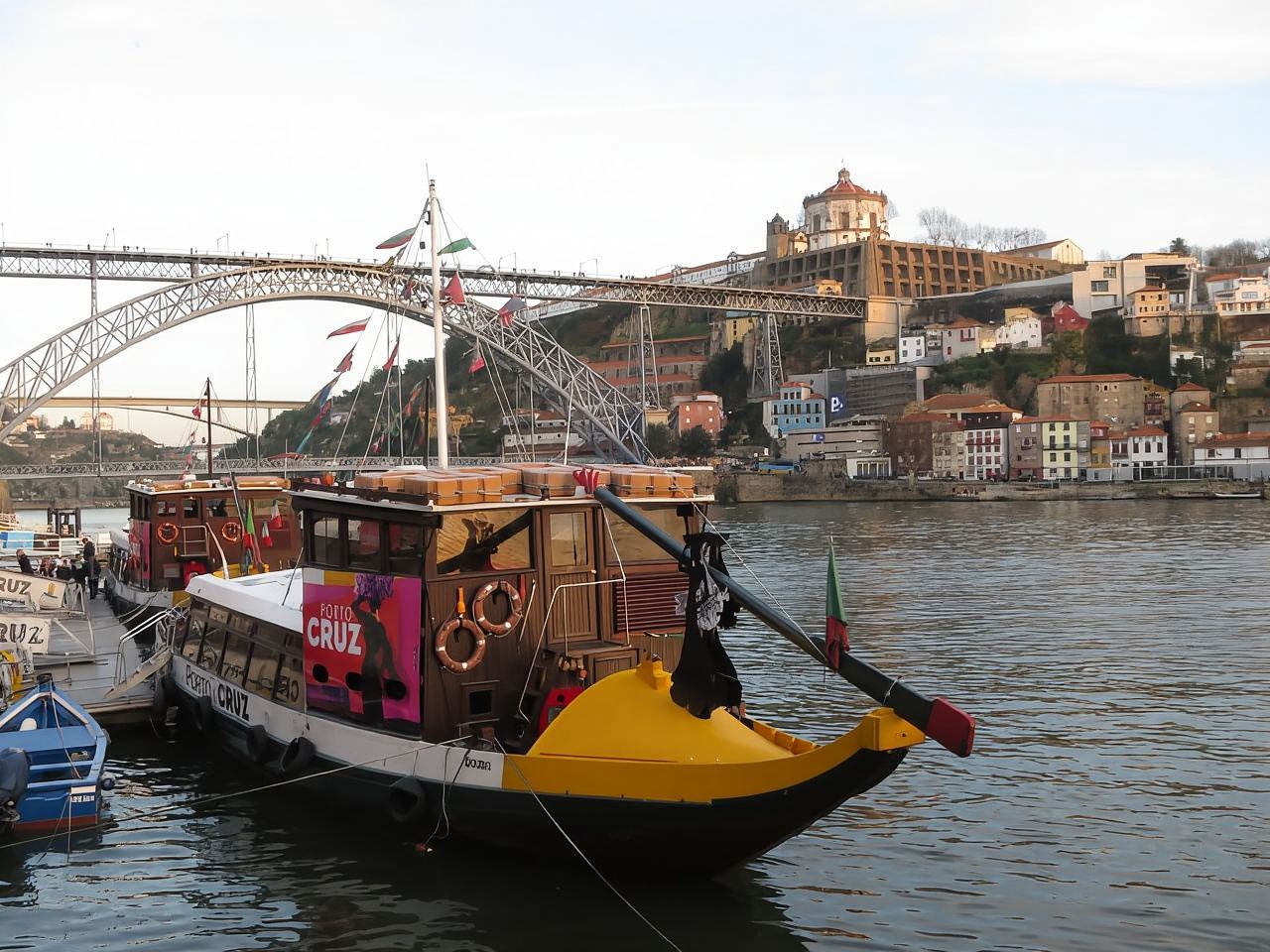 ทัวร์เดินชมเมืองปอร์โตแบบเต็มวัน: รับประทานอาหารกลางวัน ล่องเรือ และชิมไวน์