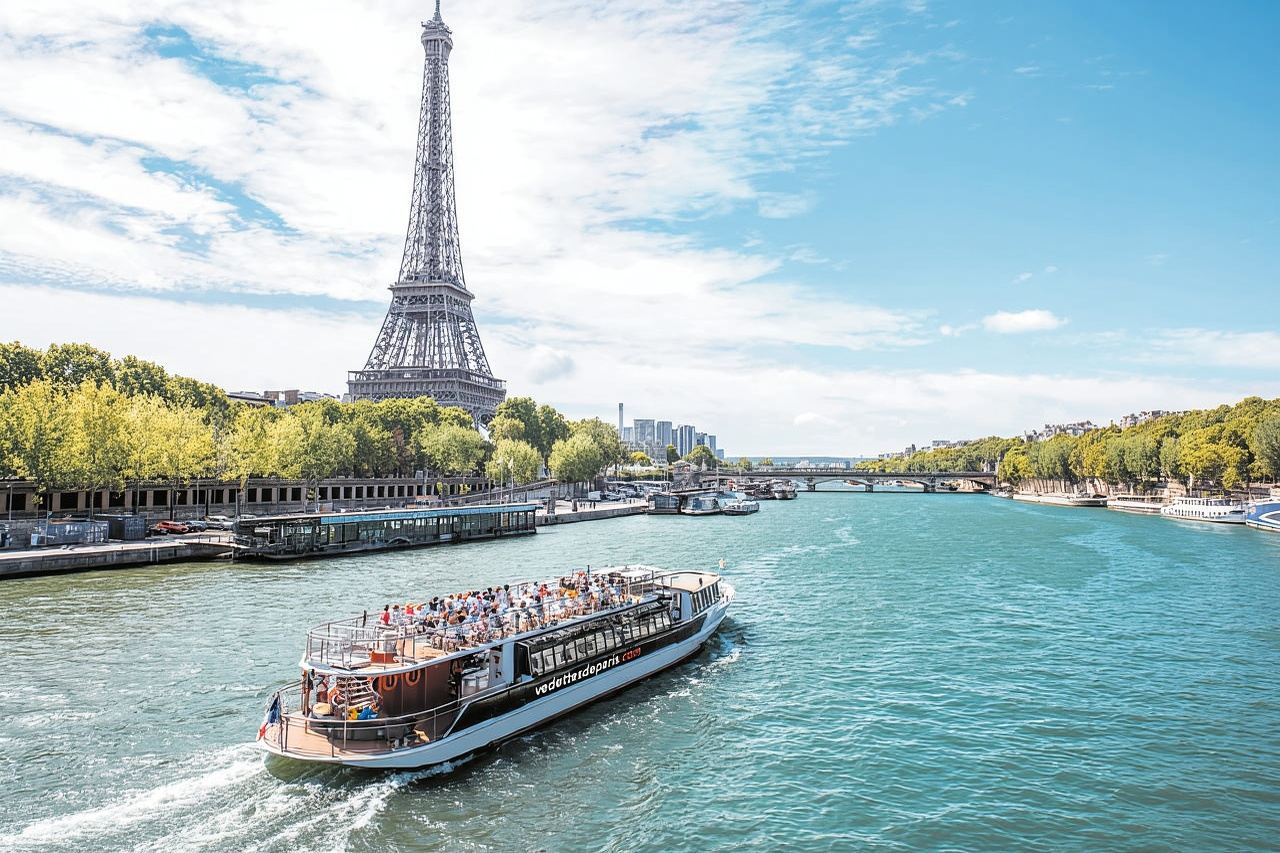 Paris: Fast-Access Seine River Cruise from Eiffel Tower