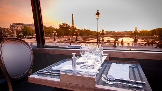 Paris: Tur Makan Siang Gourmet Bustronome di Bus Atap Kaca