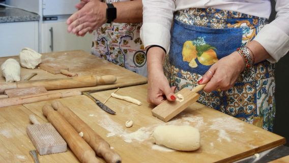 Clase de cocina siciliana con vistas al teatro griego