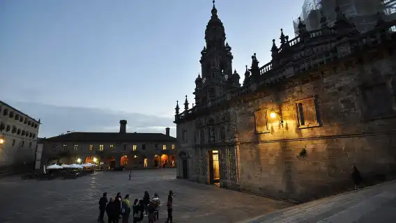 Santiago de Compostela: legends tour and galician dinner