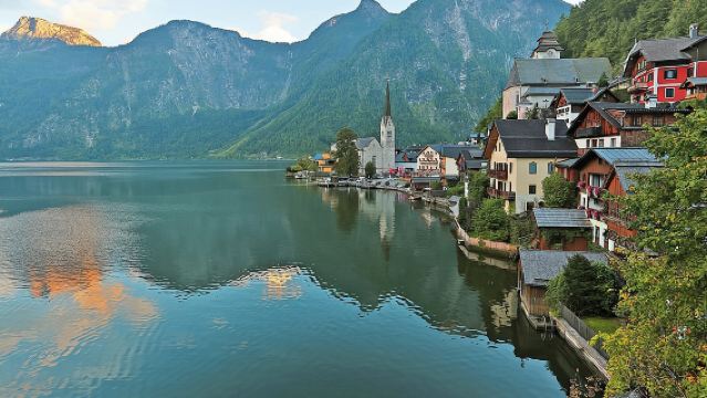 Hallstatt Guided Day Trip from Vienna With Boat Ride Option