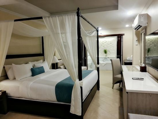 Boracay Mandarin Island Hotel Room Type - Grand Deluxe Pool Side