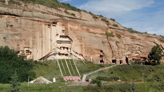 Private Day Tour: Horse Hoof Temple Grottoes and Zhangye Danxia Landform