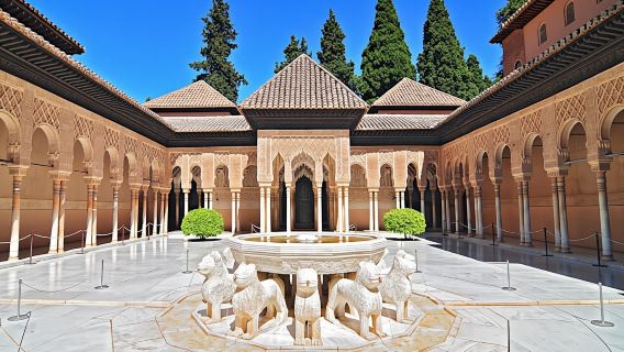 du lịch theo đoàn có hướng dẫn viên đến Alhambra với Cung điện Nasrid và Cung điện Generalife