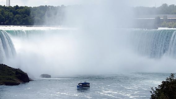 Niagara Falls tour with boat ride from Toronto