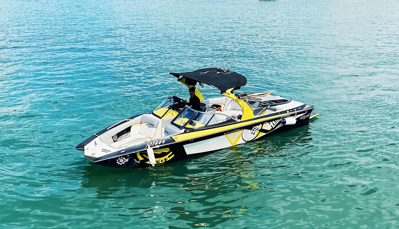 【香港ヨットレンタル】香港レパルスベイ＆ディープウォーターベイでのウェイクサーフィン「サーファーズパラダイス」2時間レンタル