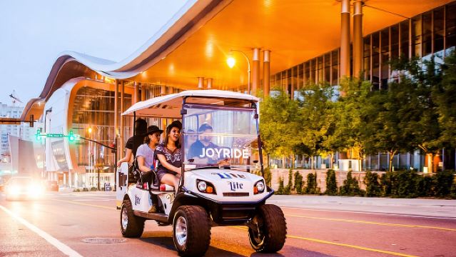 Recorrido por la cervecería y destilería de Nashville en carrito de golf