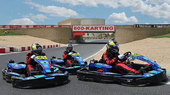 Esperienza di karting indoor e outdoor al Dubai Autodrome