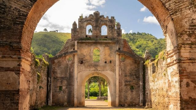 4 in 1 : Irazu + Orosi + Lankaster + Lake Cachi with Lunch