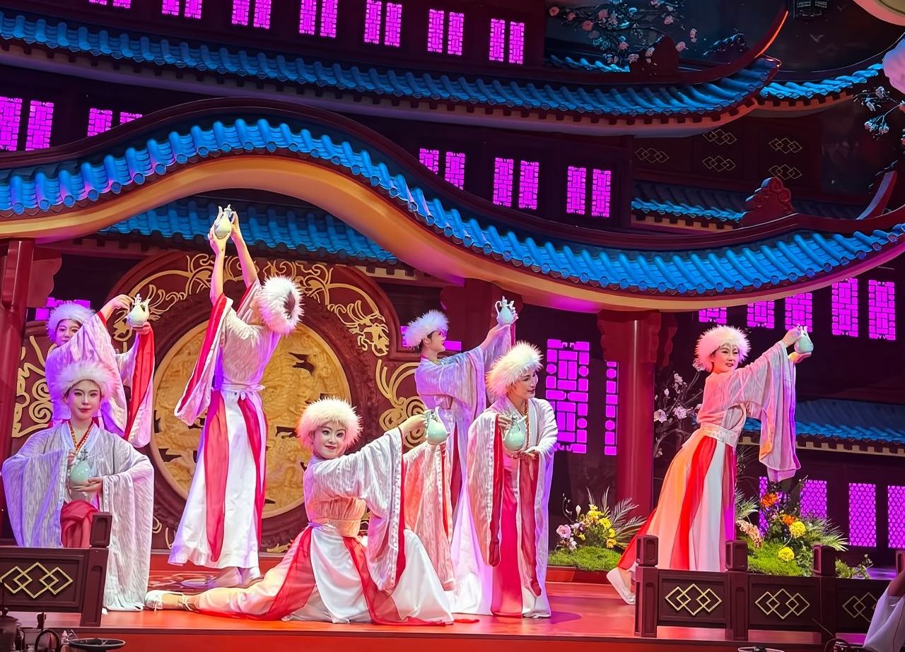 Harbin • Shixi Banquet - Immersive experience of imperial royal feast [Imperial food and beverages + Jin Dynasty cultural history experience + Nine themed dance performances + Includes ancient clothes & accessories experience]