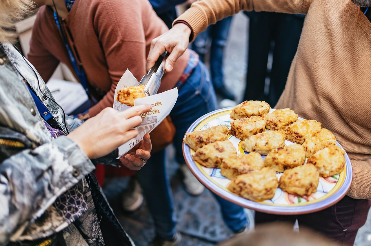 Naples: Street Food Walking Tour with Local Guide