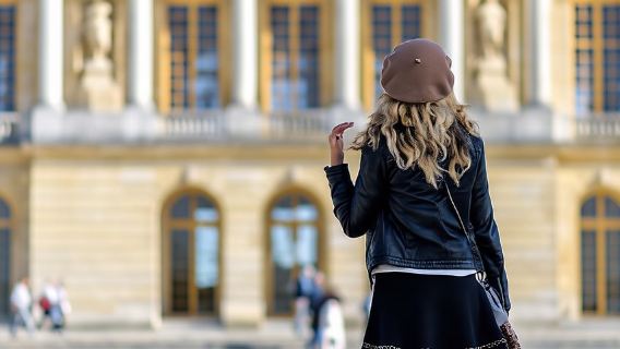 From Paris: Versailles Palace Guided Tour with Bus Transfers