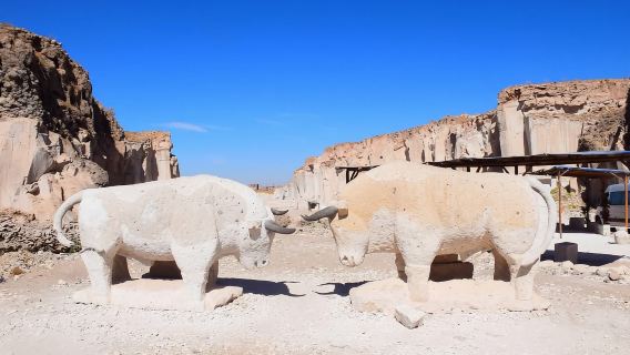 Sillar Route with hike through Culebrillas in Arequipa