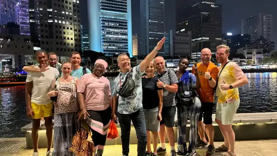 Singapore: Guided Street Food Tour at Night