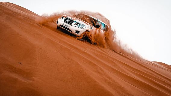 Dubai-Morgensafari mit Kamelfarm-Erlebnis & Erfrischungen