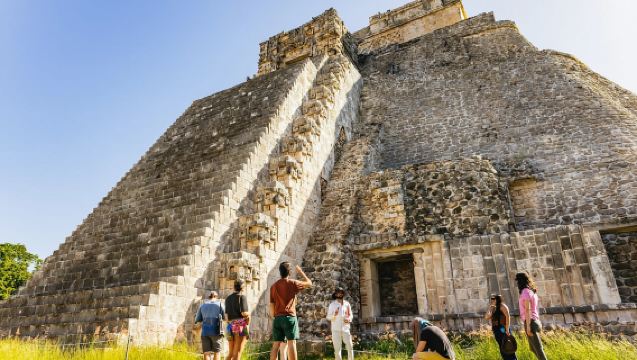 From Mérida:Uxmal and amazing cenotes guided tour with lunch