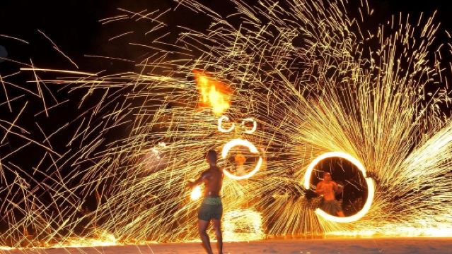 Pelancongan Pelayaran Matahari Terbenam di Pulau Robinson Crusoe, Fiji (Termasuk Perapian dan Bufet Makan Malam)