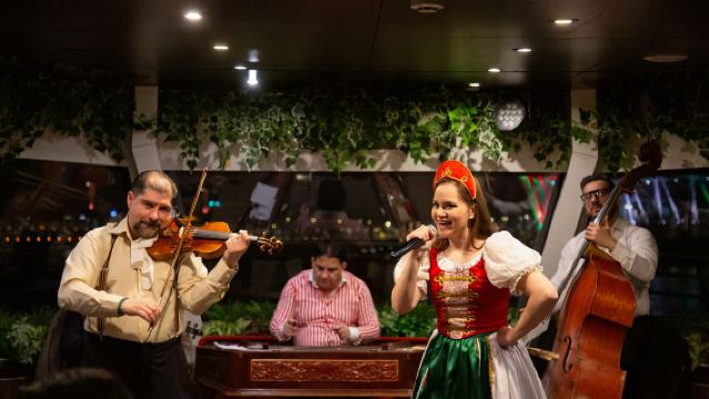 Budapest: Crociera sul Danubio con Danze Folkloristiche e Bevande