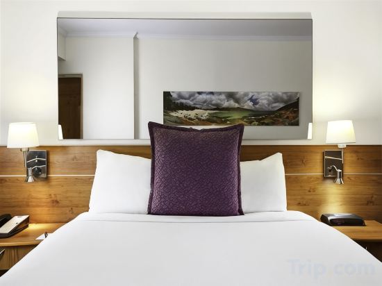 Mercure Sydney - Tap to explore photos