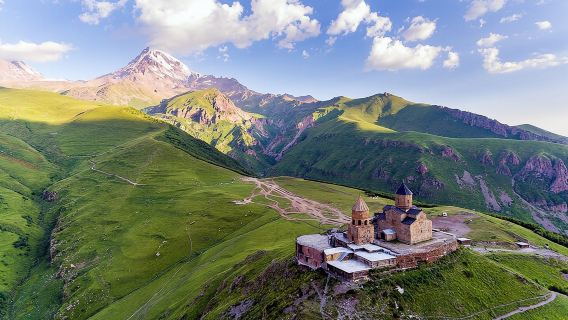 Da Tbilisi: esplora il tour delle montagne del Caucaso Kazbegi