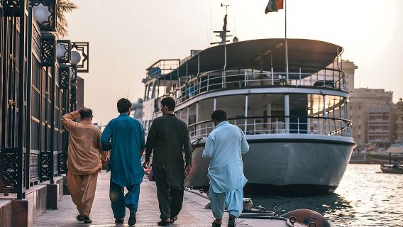 Tour a piedi della vecchia Dubai: giro in Abra, Creek, Souk delle spezie e dell'oro.